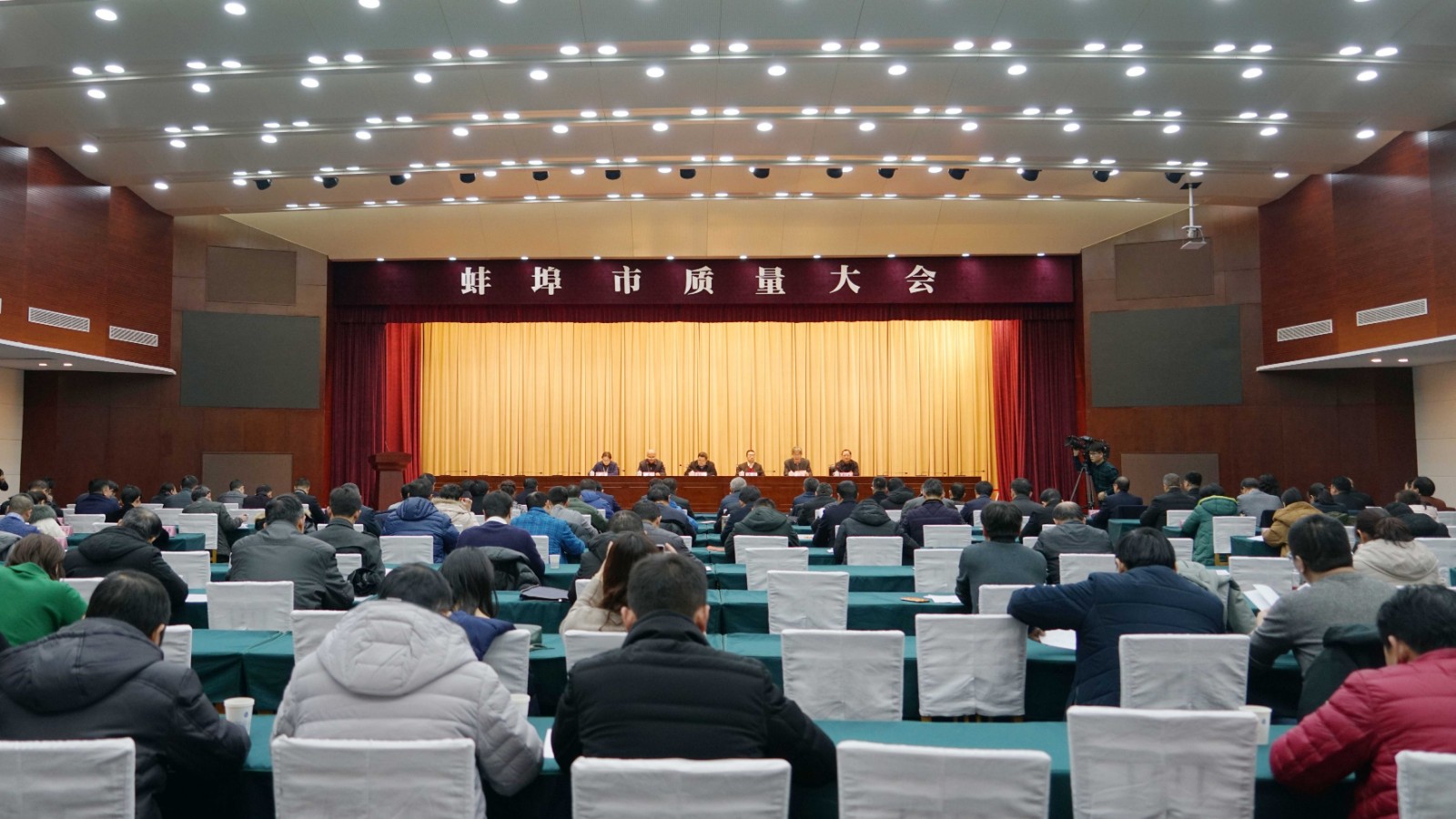 熱烈祝賀依愛消防總經(jīng)理石險峰榮獲第四屆蚌埠市政府質量獎個人獎