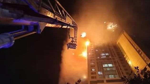 消防知識 丨 全樓在燃燒！33層建筑深夜起火，高層火災到底該如何逃生？